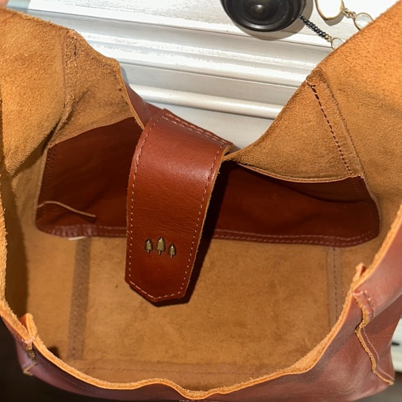 Portland Leather Shoulder Bag - Picture 3 of 6